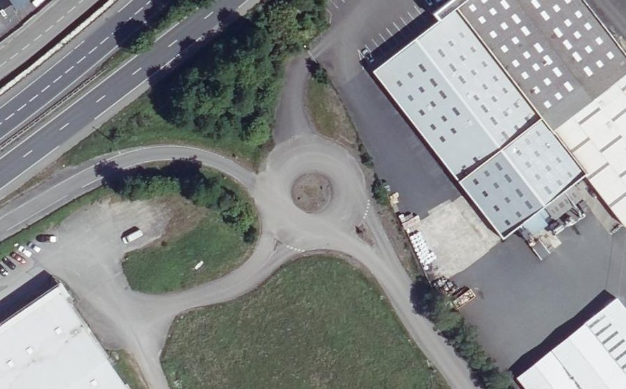 Vue aérienne du Rond-point anonyme n°115923927