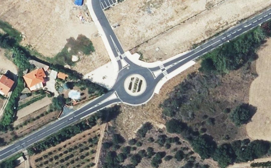 Vue aérienne du Rond-point anonyme n°1159336509
