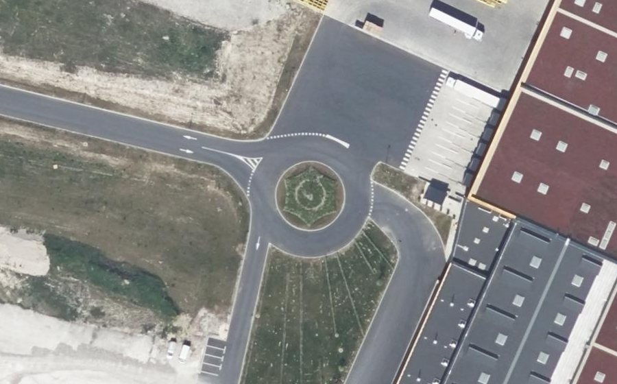 Vue aérienne du Rond-point anonyme n°1159666081
