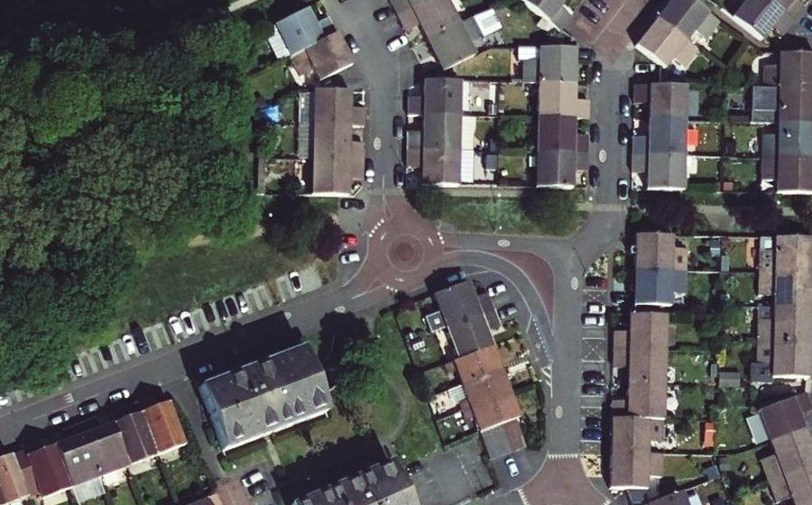 Vue aérienne du Rond-point anonyme n°115973796