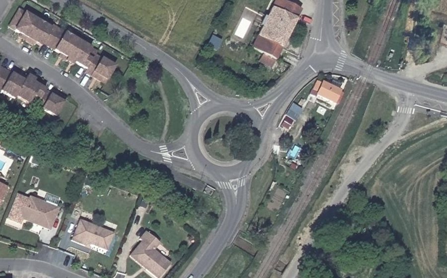 Vue aérienne du Rond-point anonyme n°115994764