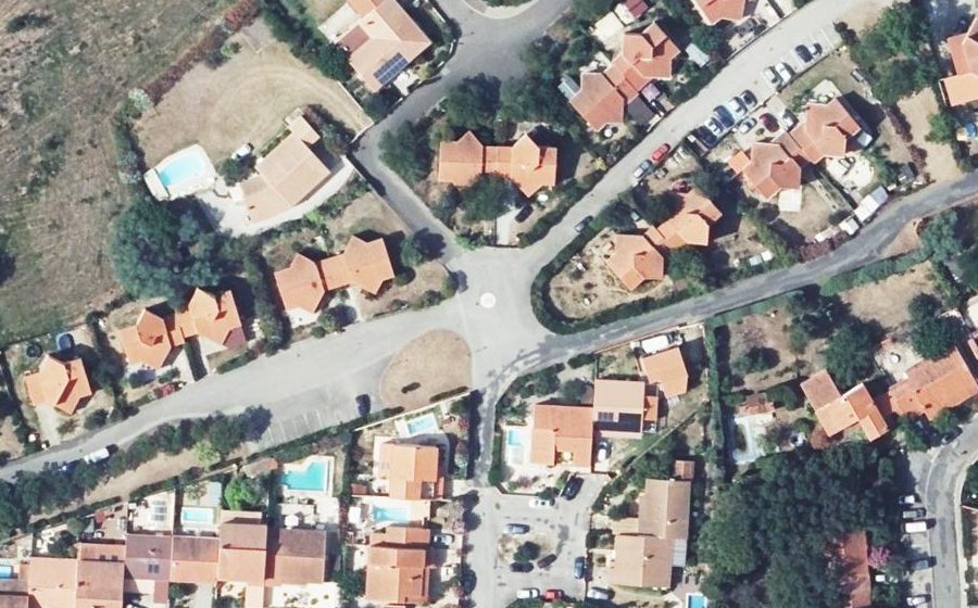 Vue aérienne du Rond-point anonyme n°1160196398