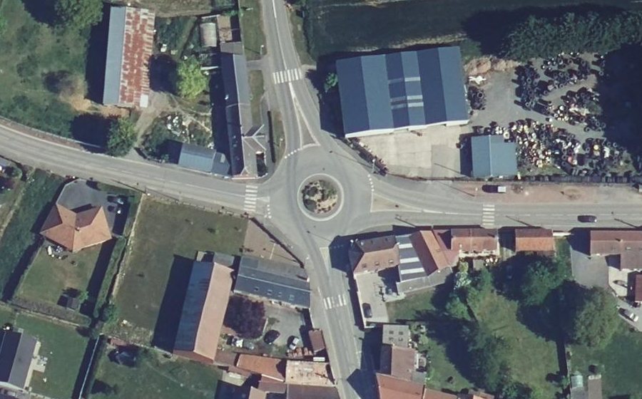 Vue aérienne du Rond-point anonyme n°116021709