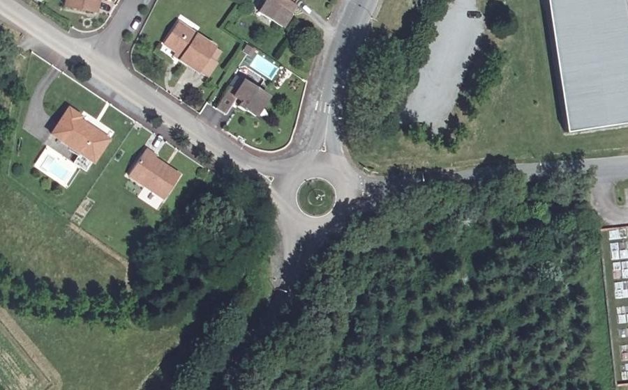 Vue aérienne du Rond-point anonyme n°116035882