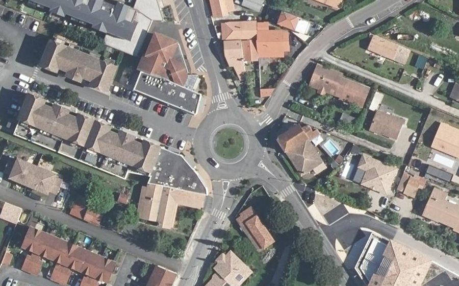 Vue aérienne du Rond-point anonyme n°116038909
