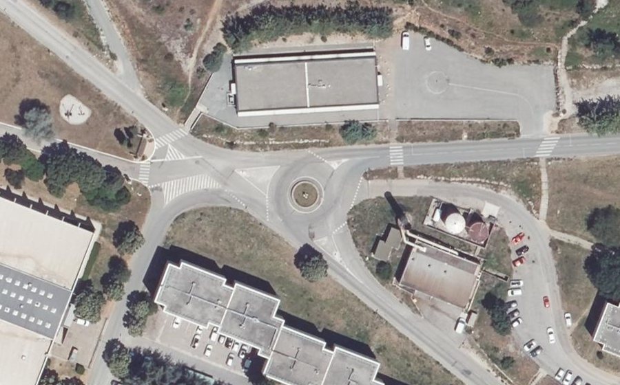 Vue aérienne du Rond-point anonyme n°116079151