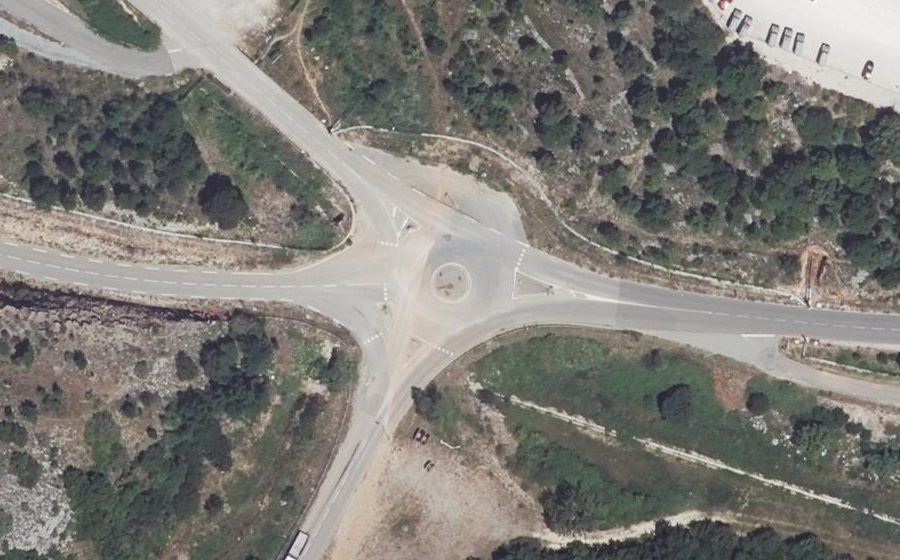 Vue aérienne du Rond-point anonyme n°116079154