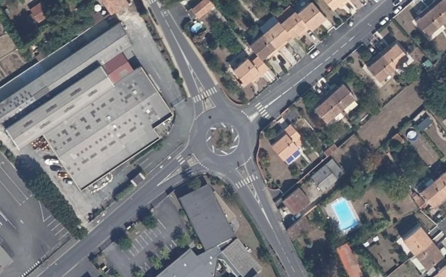 Vue aérienne du Rond-point anonyme n°116086389