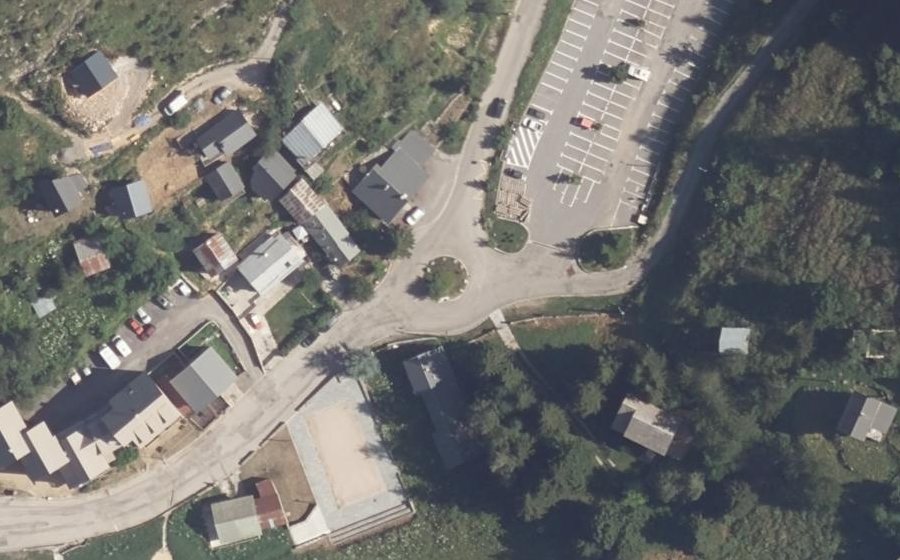 Vue aérienne du Rond-point anonyme n°116108663