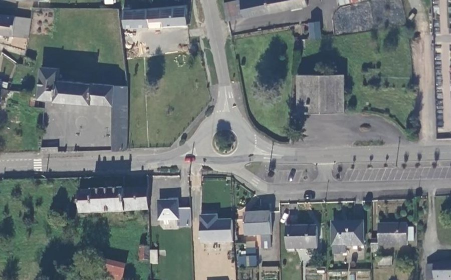 Vue aérienne du Rond-point anonyme n°116174147
