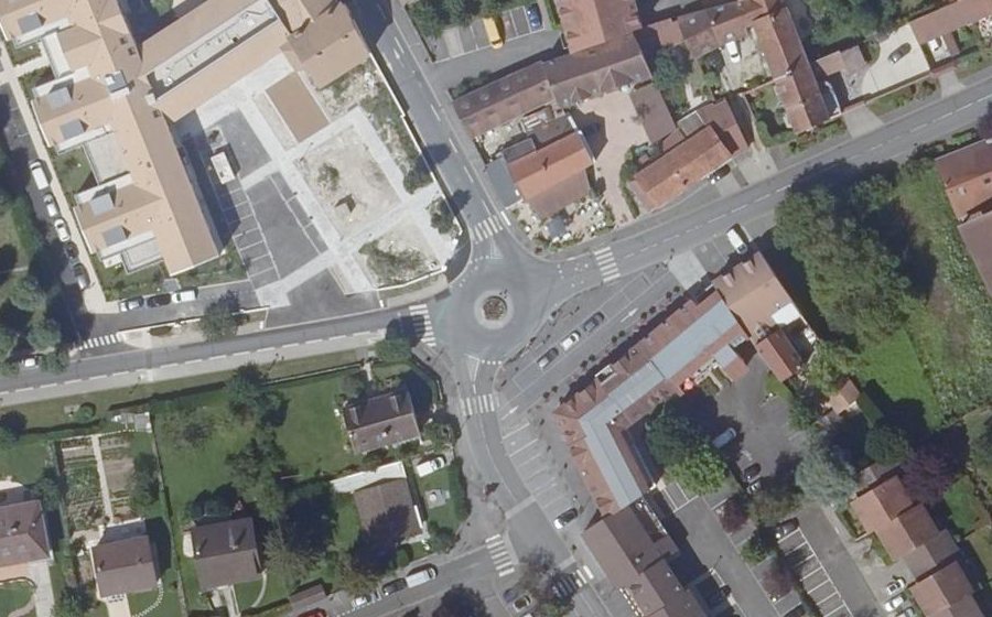 Vue aérienne du Rond-point anonyme n°116188134