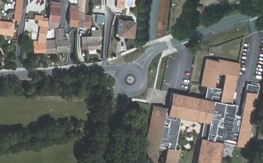 Vue aérienne du Rond-point anonyme n°1162055536