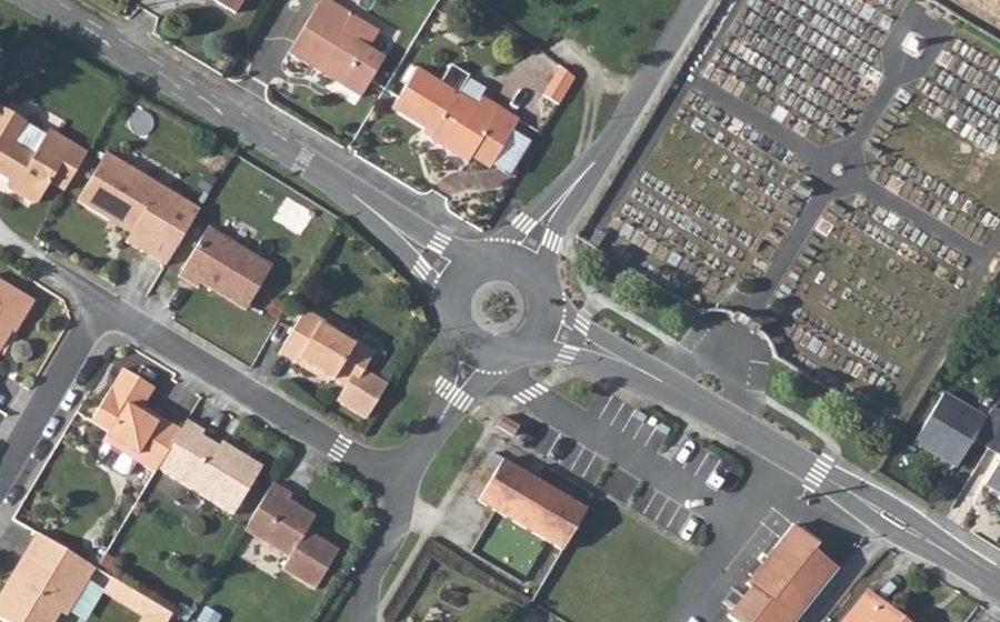 Vue aérienne du Rond-point anonyme n°1162060744