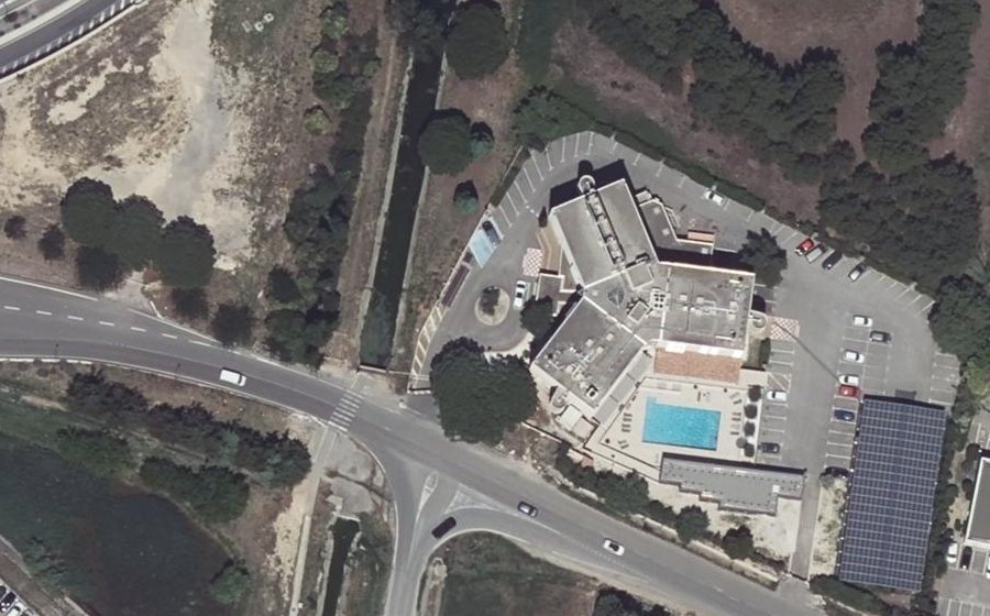 Vue aérienne du Rond-point anonyme n°1162128634