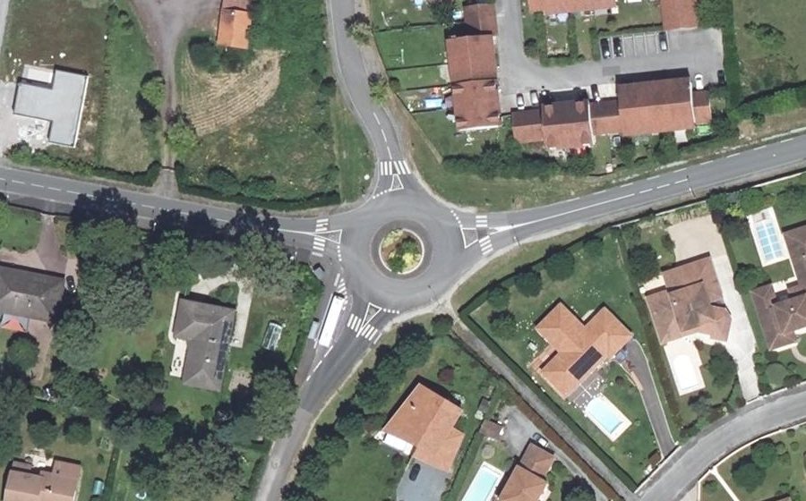 Vue aérienne du Rond-point anonyme n°116234096
