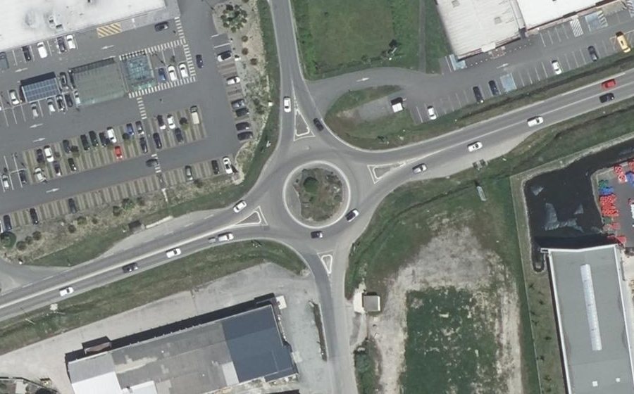 Vue aérienne du Rond-point anonyme n°1162428411