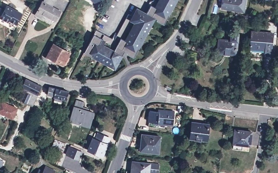 Vue aérienne du Rond-point anonyme n°1162499734