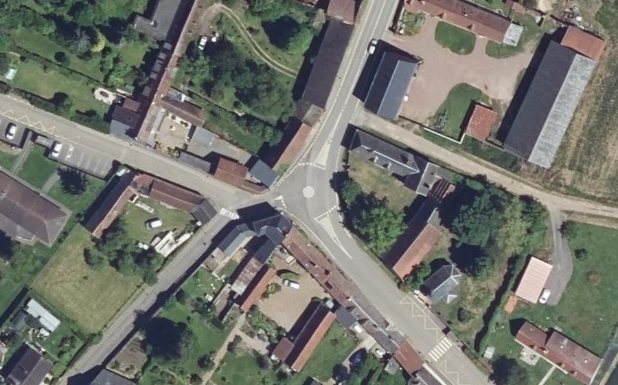 Vue aérienne du Rond-point anonyme n°1162543253