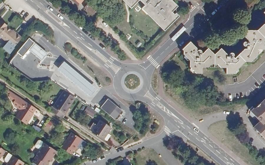 Vue aérienne du Rond-point anonyme n°1163000380