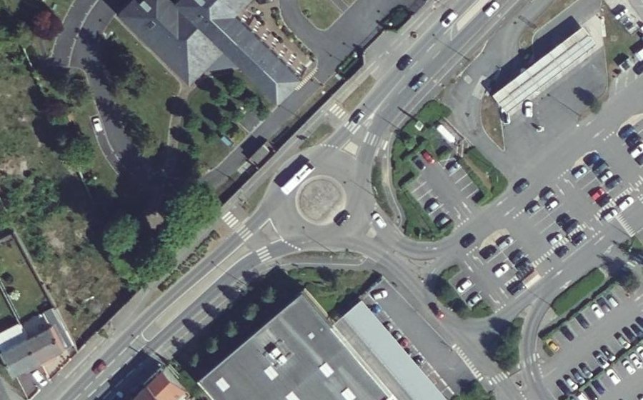 Vue aérienne du Rond-point anonyme n°1163420669