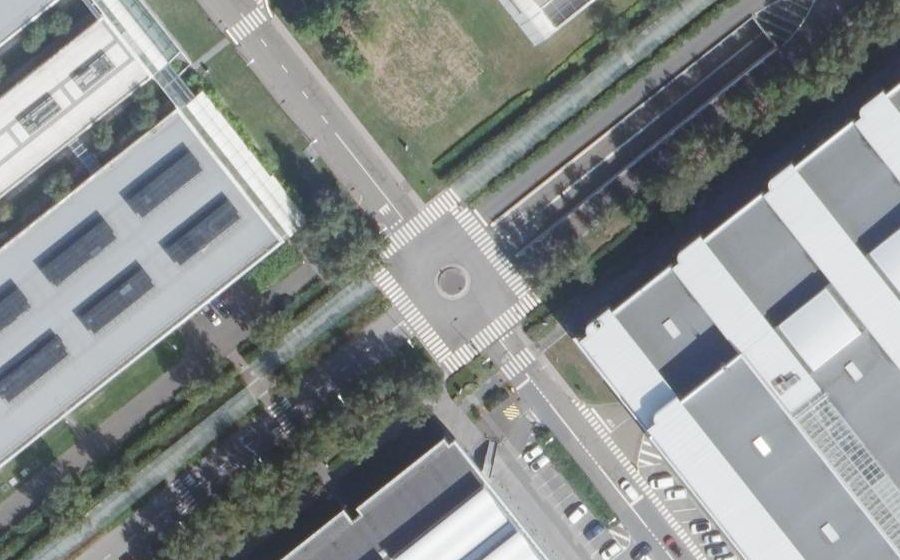 Vue aérienne du Rond-point anonyme n°116355448