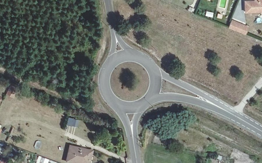 Vue aérienne du Rond-point anonyme n°116385584