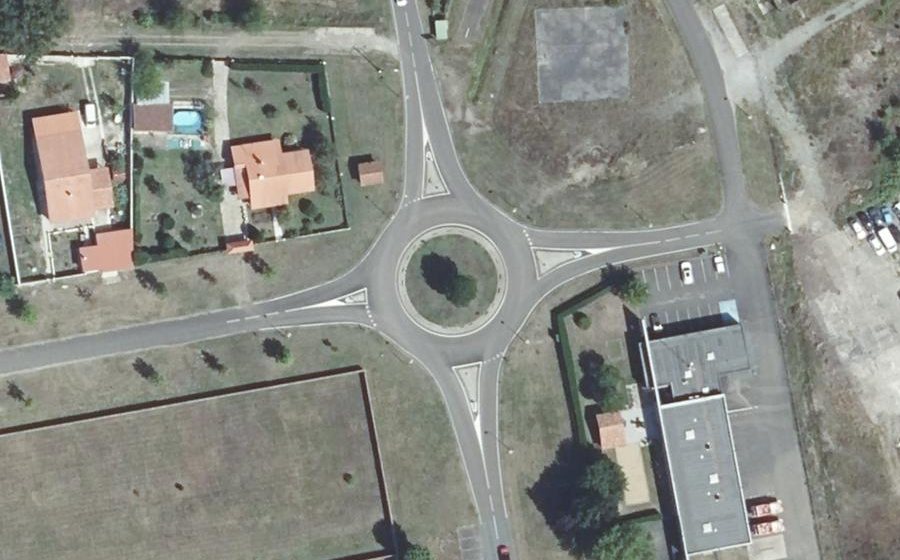 Vue aérienne du Rond-point anonyme n°116391636