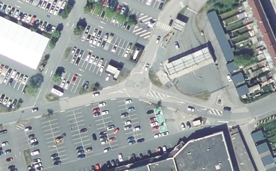 Vue aérienne du Rond-point anonyme n°116395714