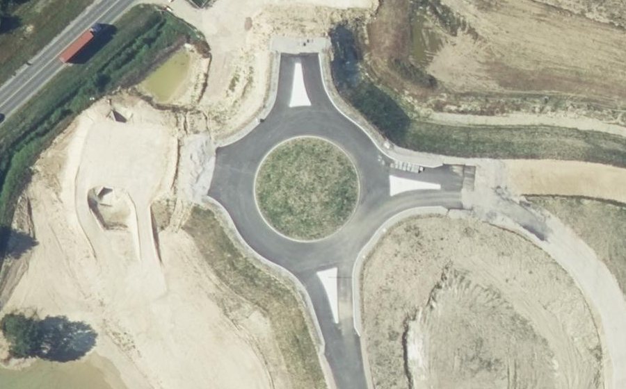 Vue aérienne du Rond-point anonyme n°1164047045