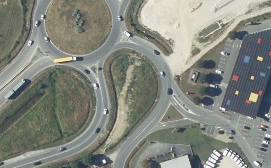 Vue aérienne du Rond-point anonyme n°1164047053