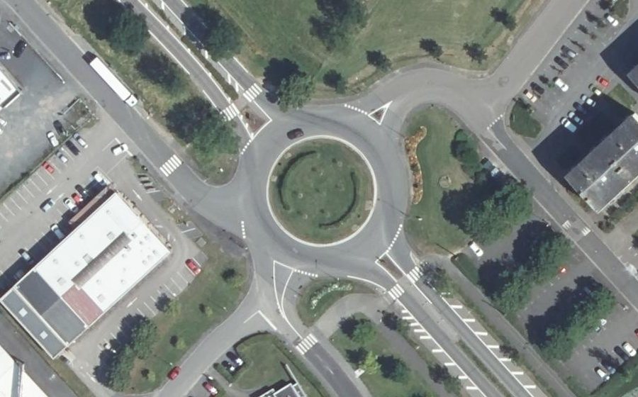 Vue aérienne du Rond-point anonyme n°1164151771