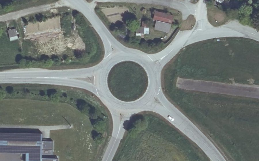 Vue aérienne du Rond-point anonyme n°1164170638