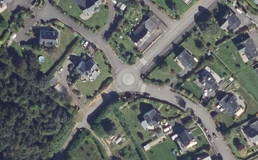 Vue aérienne du Rond-point anonyme n°116417474