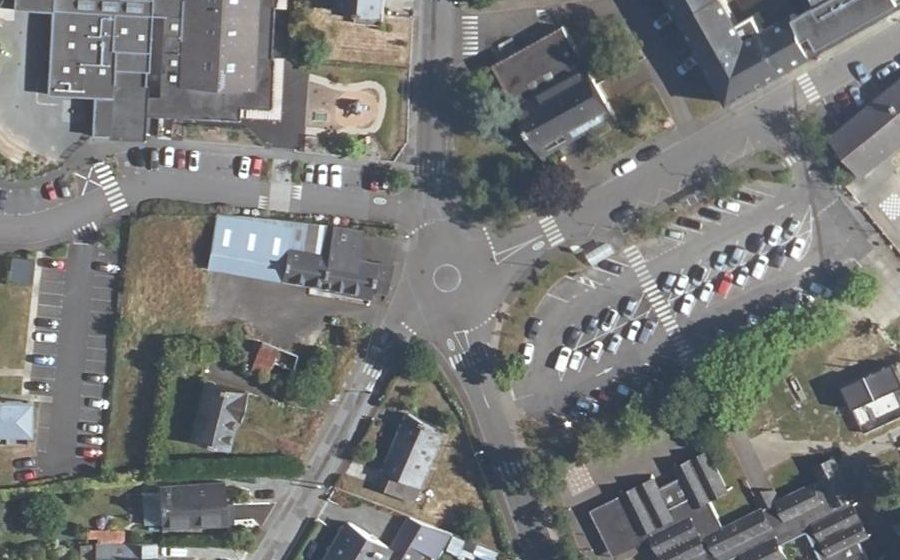 Vue aérienne du Rond-point anonyme n°1164219312