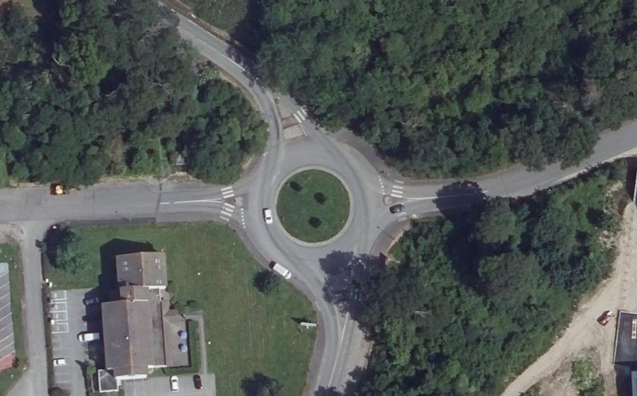 Vue aérienne du Rond-point anonyme n°1164250453