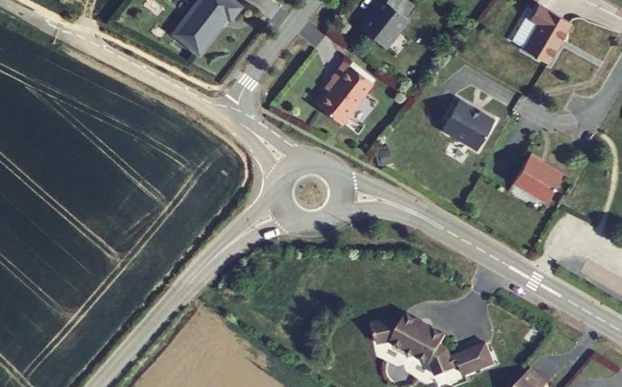 Vue aérienne du Rond-point anonyme n°1164276245