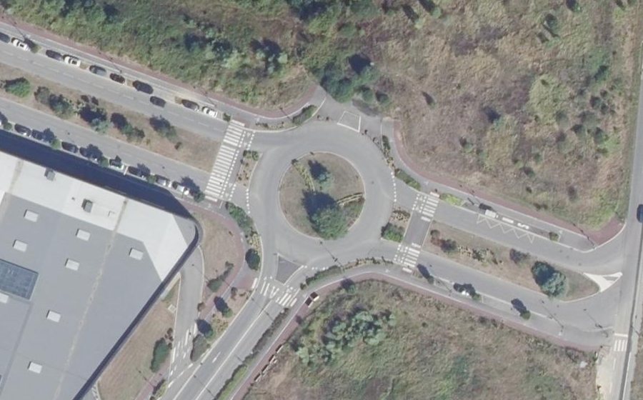 Vue aérienne du Rond-point anonyme n°1164494260