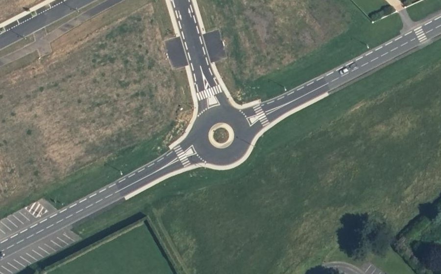 Vue aérienne du Rond-point anonyme n°1164495509