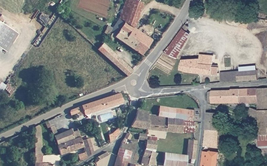 Vue aérienne du Rond-point anonyme n°1164687645