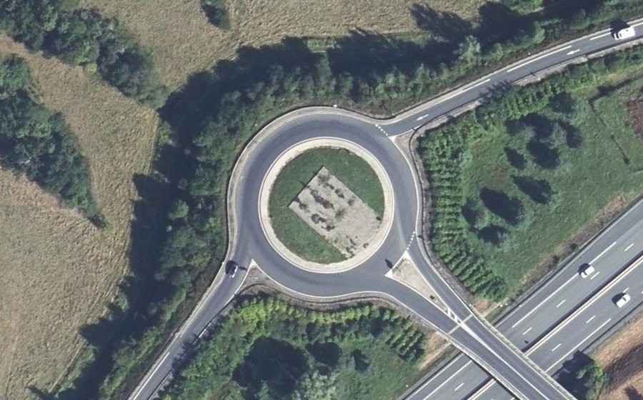 Vue aérienne du Rond-point anonyme n°116472974