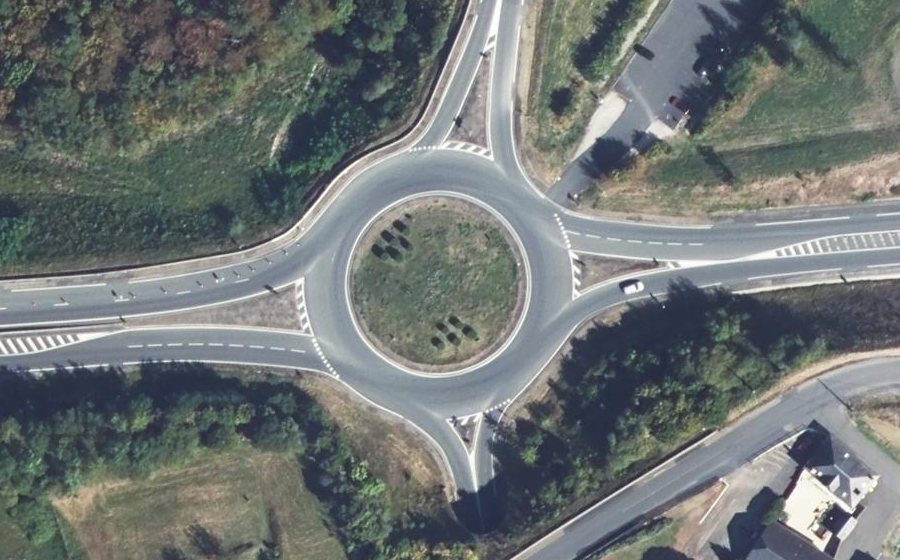 Vue aérienne du Rond-point anonyme n°116472975
