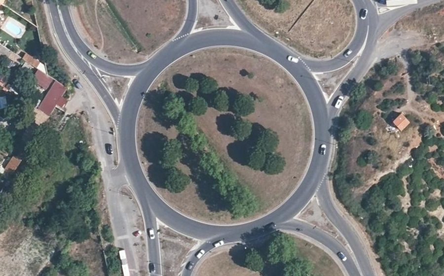 Vue aérienne du Rond-point anonyme n°1164846284