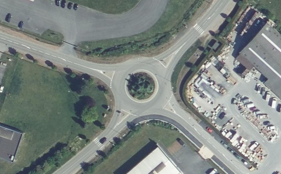 Vue aérienne du Rond-point anonyme n°116484746