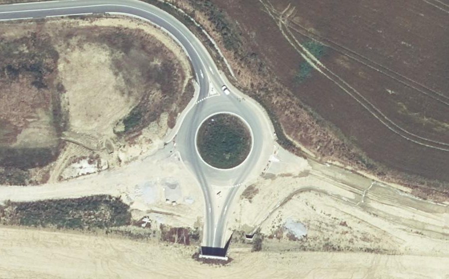 Vue aérienne du Rond-point anonyme n°1164989564