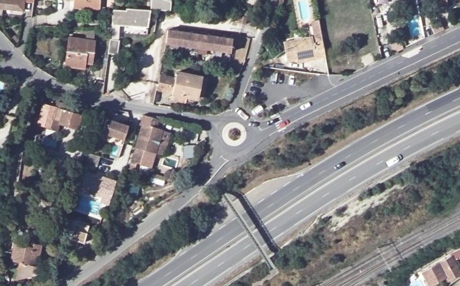 Vue aérienne du Rond-point anonyme n°1165100788