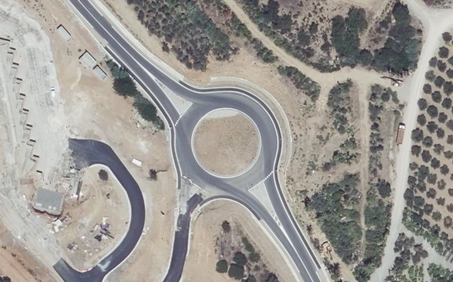 Vue aérienne du Rond-point anonyme n°1165147846
