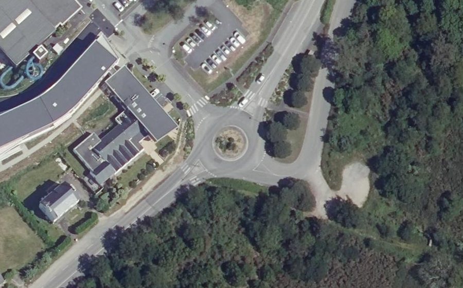 Vue aérienne du Rond-point anonyme n°116515334