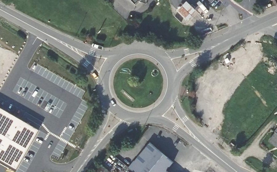 Vue aérienne du Rond-point anonyme n°116532807