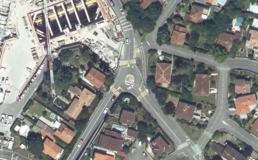Vue aérienne du Rond-point anonyme n°1165405936