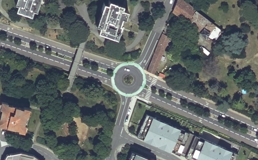 Vue aérienne du Rond-point anonyme n°1165431031